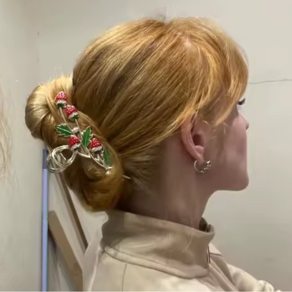 Strawberry Gold Hair Claw
i
